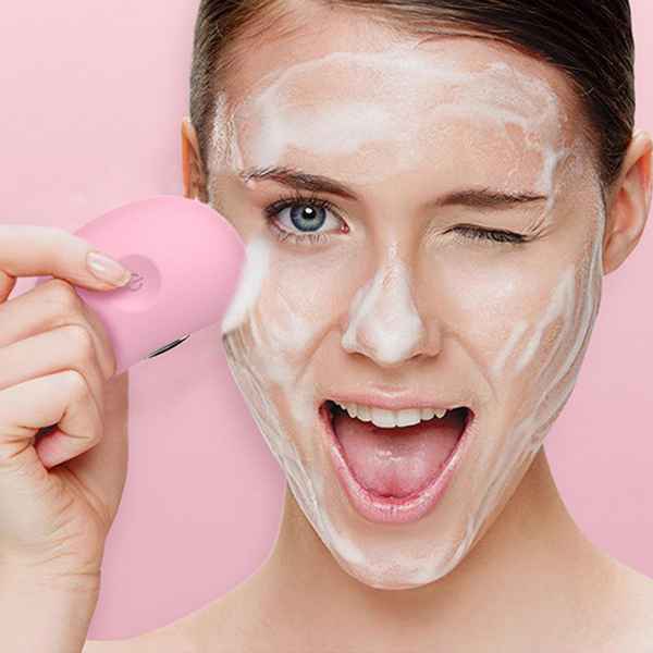 Как очищать кожу лица, приспособления и способы 