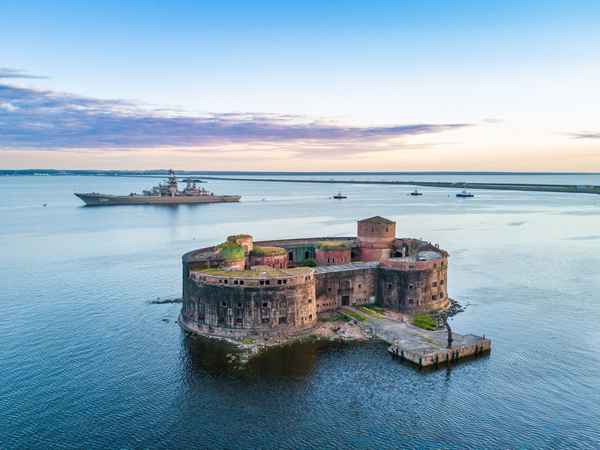 Островная крепость Бурци: история, описание, фото