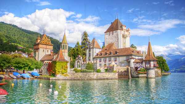 Замок Оберхофен в Швейцарии: история, описание