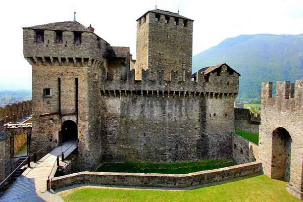 Замок Монтебелло в Швейцарии: история, описание