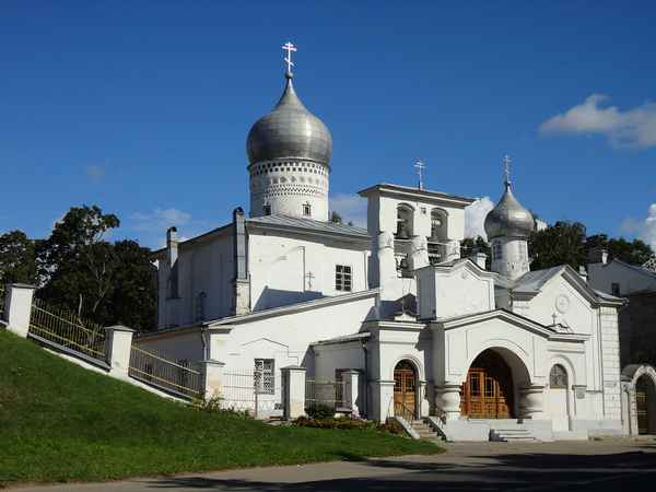Церковь Варлаама Хутынского в Пскове: описание