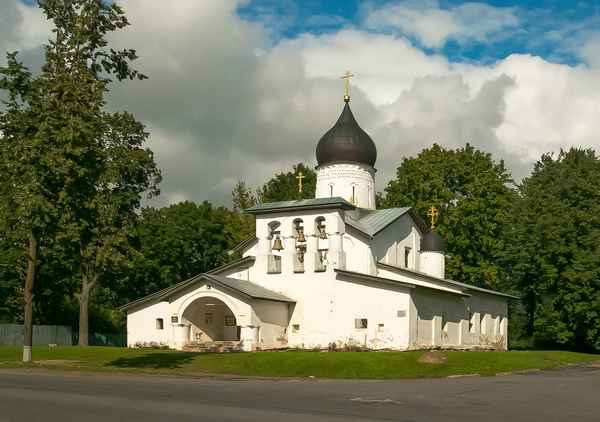 Церковь Воскресения со Стадища в Пскове: описание